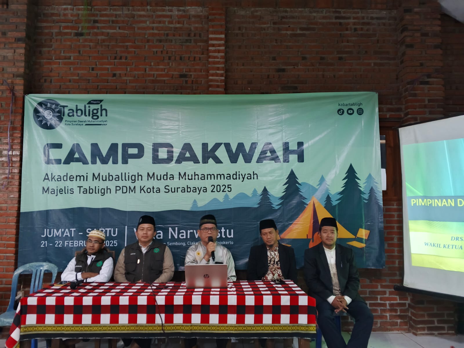 Wakil Ketua PDM Surabaya, Dr H Suhadi M Sahlil MAg ketika memberikan sambutan dalam Da'i Camp Angkatan I